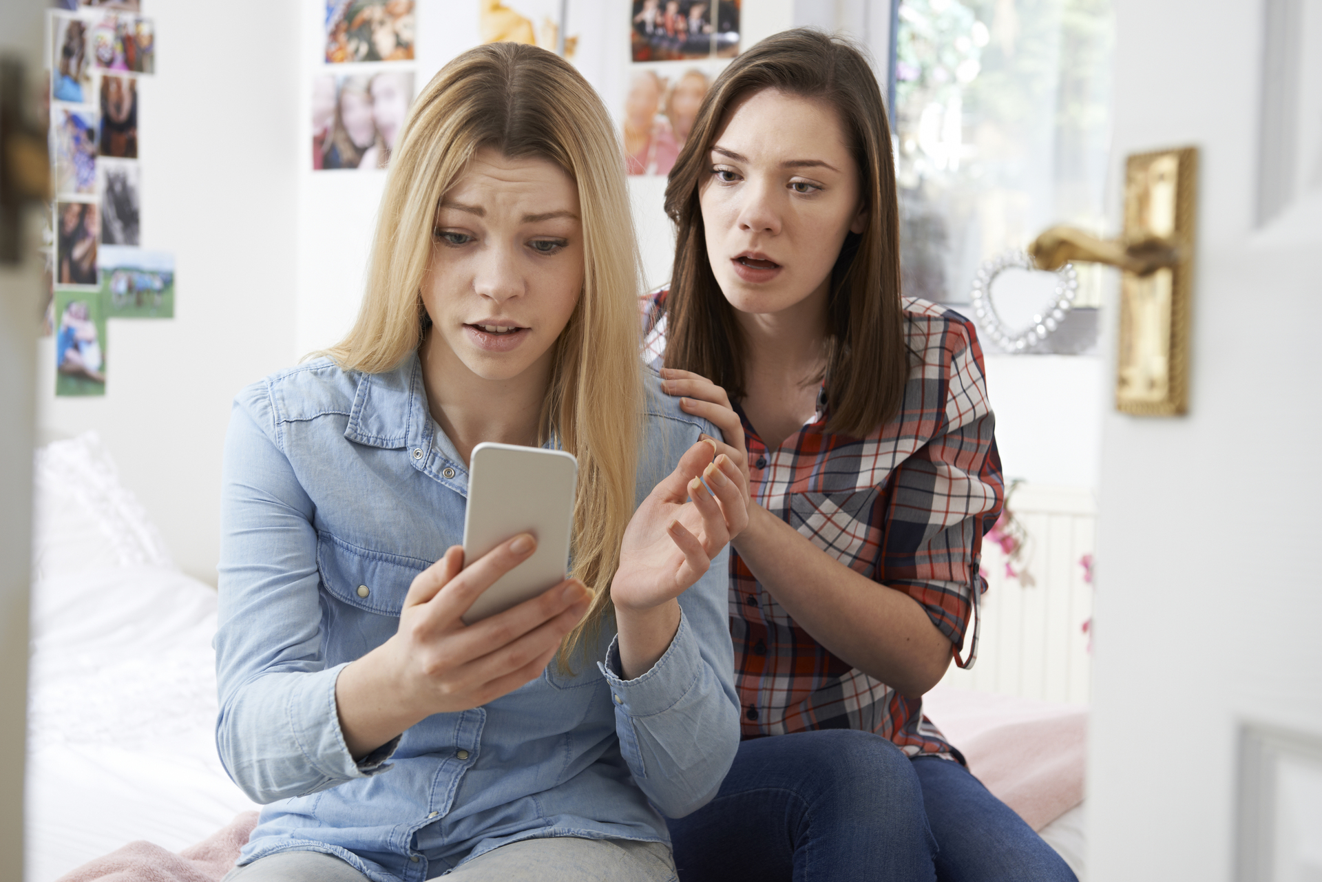 signs of infidelity in digital behavior to watch for